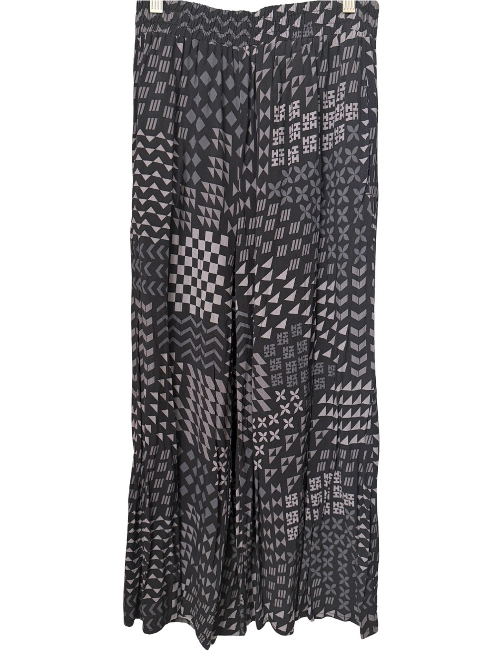 Hawaiis finest Women’s Black & Gray Geometric pull on pants LG